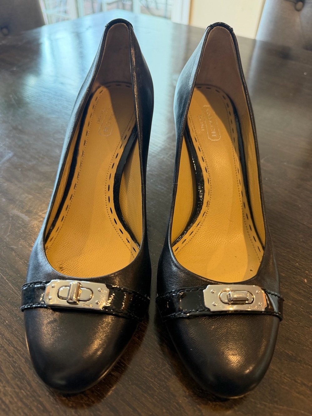 Coach Classic Black Leather Women's Pumps with Silver buckle Accent Sz 8